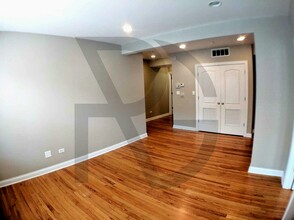 1636 W Grace St, Unit 3 in Chicago, IL - Building Photo - Building Photo