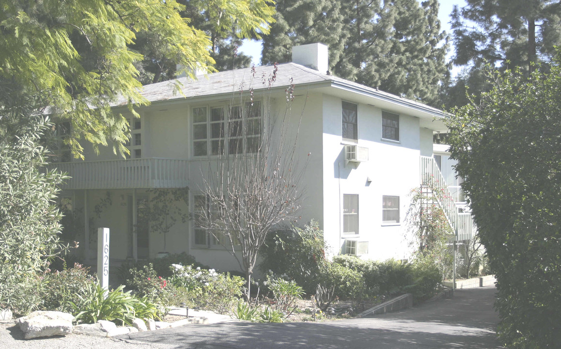 1625 Raymond Hill Rd in South Pasadena, CA - Foto de edificio