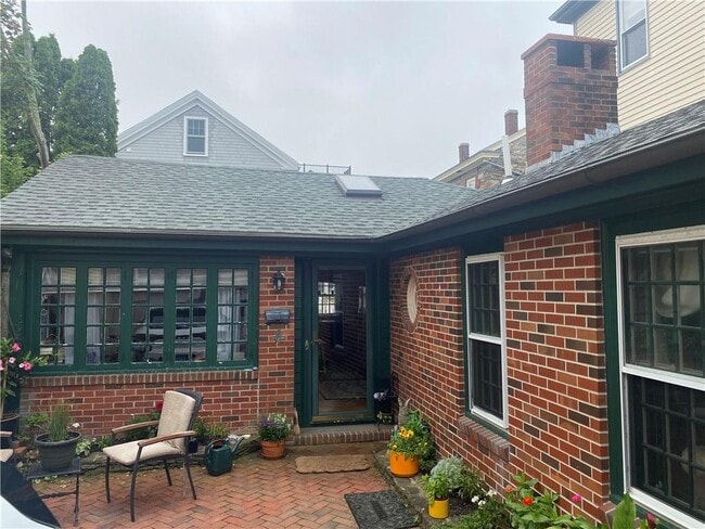 property at 4 Coddington Wharf