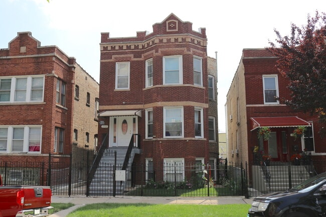 property at 2513 N Lowell Ave