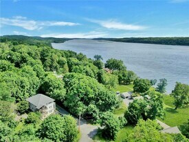 20 Bigelow Hall in Saugerties, NY - Building Photo