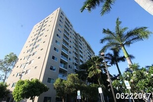 94-979-979 Kau'Olu Pl in Waipahu, HI - Building Photo