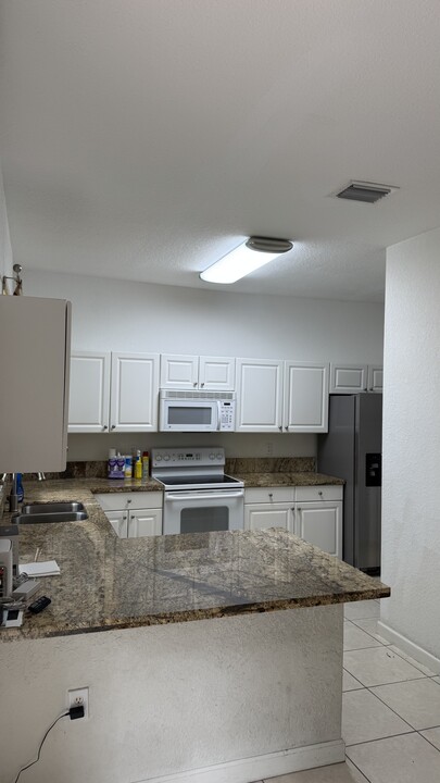 12736 SW 133rd St in Miami, FL - Building Photo