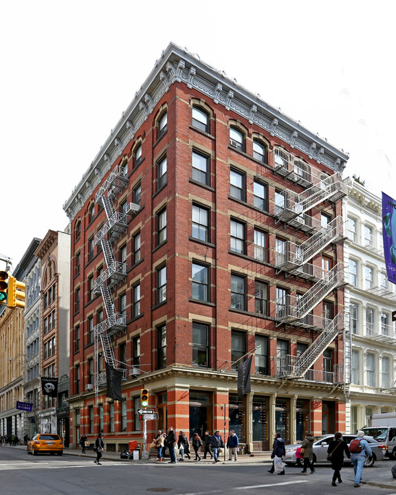 122-124 Spring St in New York, NY - Building Photo