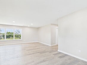 212 Myrtle Ave in Harper, TX - Building Photo - Building Photo