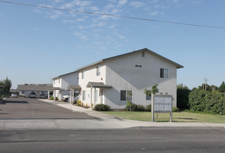 1050 E Kamm Ave in Dinuba, CA - Building Photo - Building Photo