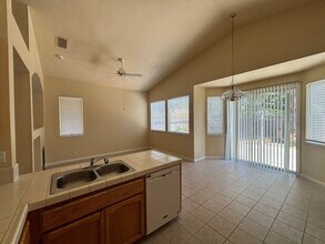 7513 Brabham Way in Elk Grove, CA - Building Photo - Building Photo