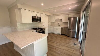 1060 Browning Ln in Lake Zurich, IL - Building Photo - Building Photo