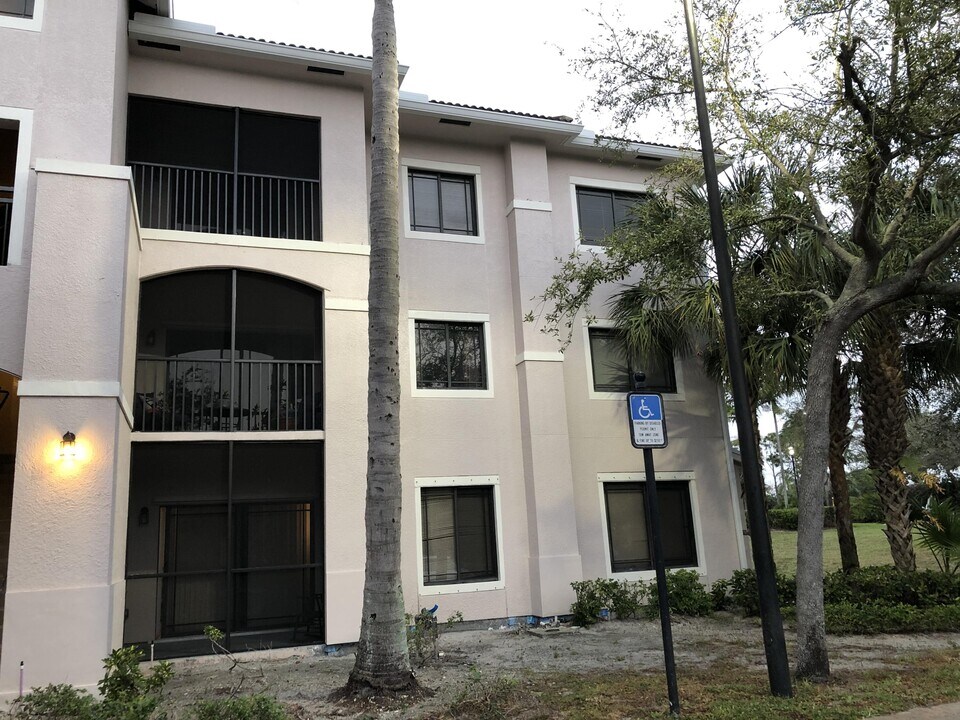 3023 Alcazar Pl-Unit -305 in Palm Beach Gardens, FL - Building Photo