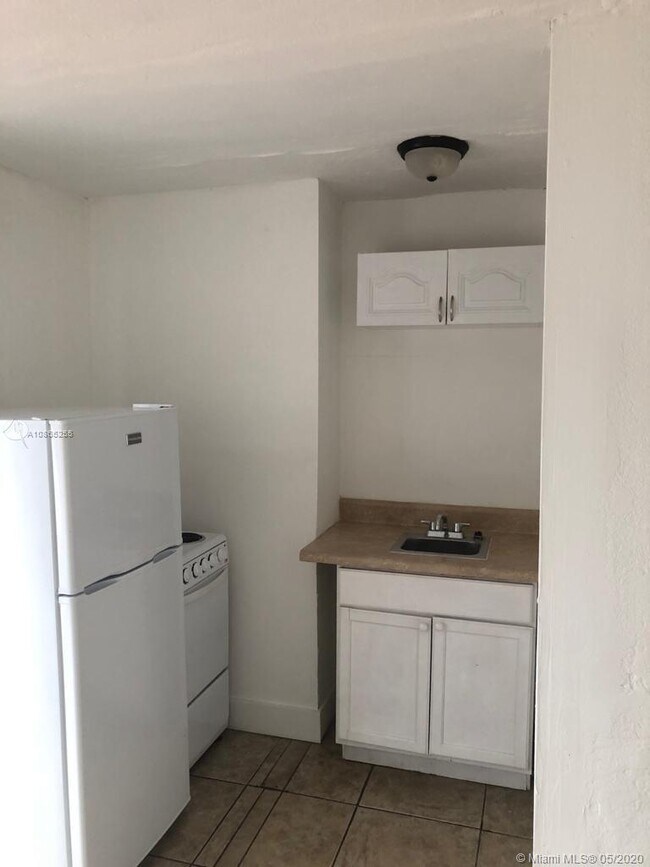 1842 Johnson St-Unit -A in Hollywood, FL - Foto de edificio - Building Photo