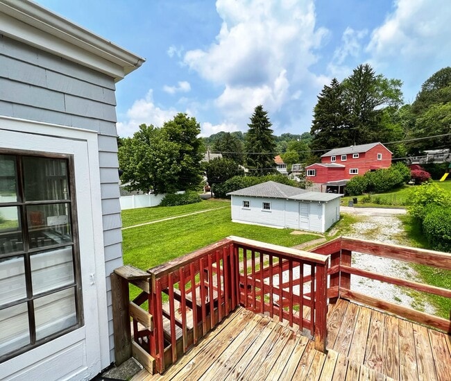 16 Edgwood St, Unit Second Floor in Wheeling, WV - Foto de edificio - Building Photo