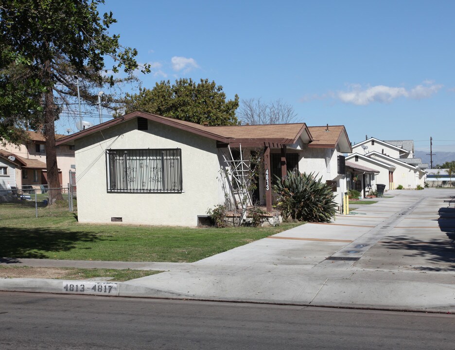 4813-4817 Live Oak St in Bell, CA - Foto de edificio