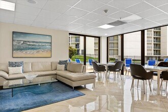 5420 N Ocean Dr, Unit 1705 in Riviera Beach, FL - Foto de edificio - Building Photo