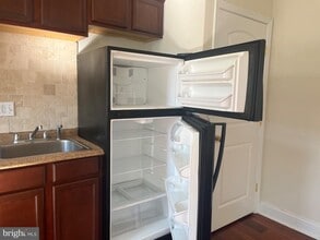 740 Vernon Rd in Philadelphia, PA - Building Photo - Building Photo