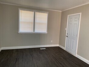 2135 Hayes St in Humboldt, TN - Foto de edificio - Building Photo