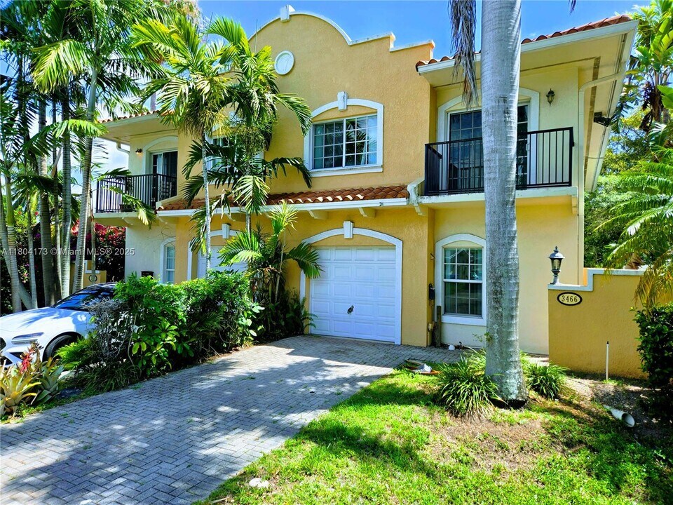 3466 NW 17th Terrace in Oakland Park, FL - Foto de edificio