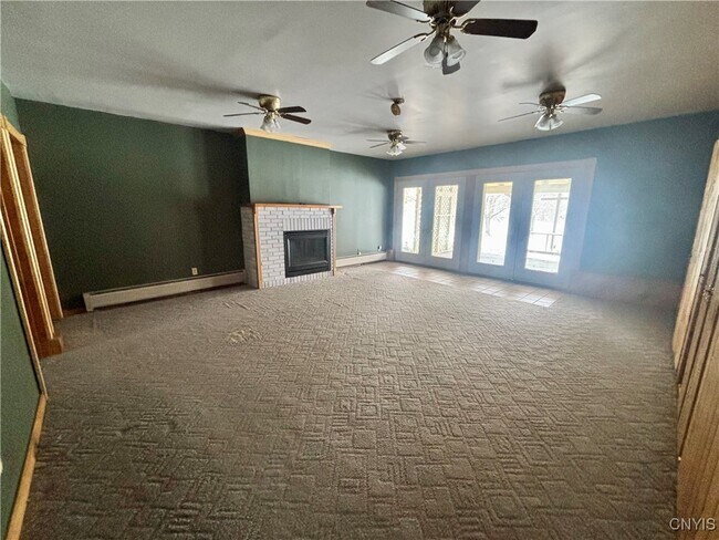 9076 NY-289 in Adams, NY - Foto de edificio - Building Photo