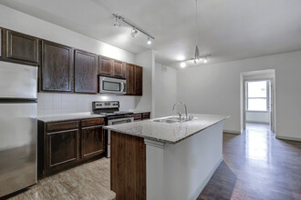 Summercrest Burleson Apartments in Burleson, TX - Building Photo - Building Photo