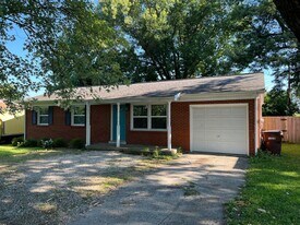 521 Clifton Rd in Versailles, KY - Building Photo