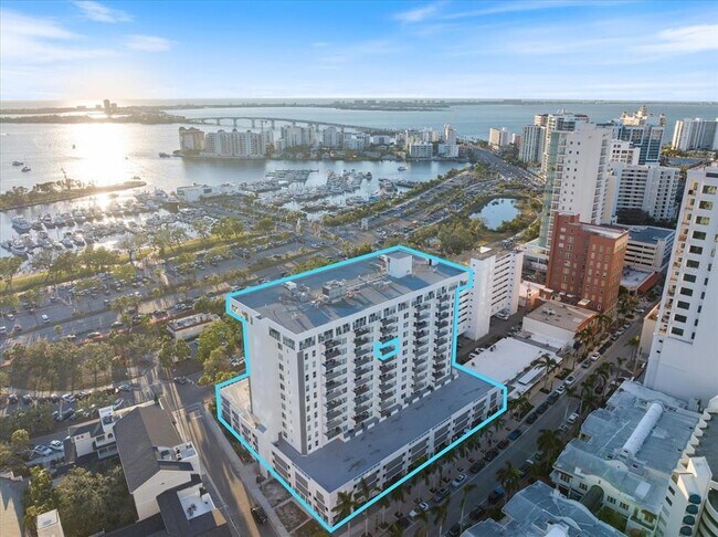 101 S Gulfstream Ave in Sarasota, FL - Building Photo - Building Photo