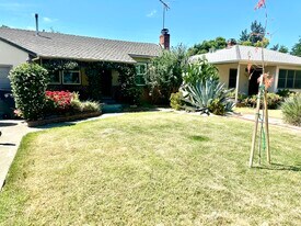 5966 11th Ave in Sacramento, CA - Building Photo