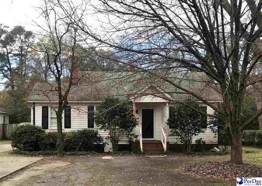 813 S Edisto Dr in Florence, SC - Building Photo