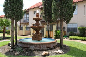 Barcelona in Houston, TX - Foto de edificio - Building Photo