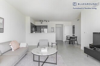 729 NW 2nd St, Unit SI FL6-ID160 in Miami, FL - Foto de edificio - Building Photo