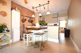 1793 Beacon St, Unit 5 in Brookline, MA - Building Photo - Building Photo