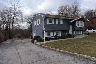 32 Poplar Dr in Monroe, NY - Building Photo - Building Photo