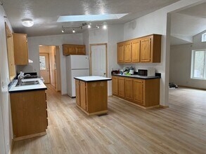 16140 Hawks Lair Rd in La Pine, OR - Building Photo - Building Photo