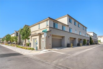 2825 Mariner Turquoise Ln in Las Vegas, NV - Foto de edificio - Building Photo