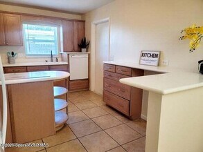 130 Tiki Dr in Merritt Island, FL - Foto de edificio - Building Photo