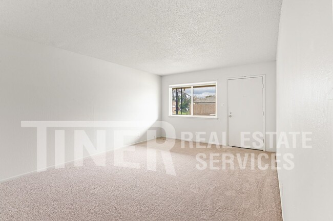 10193 Crawford Way in Sacramento, CA - Building Photo - Building Photo