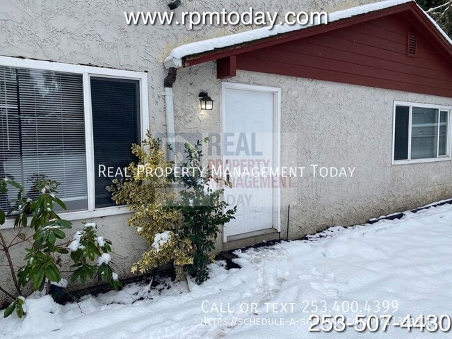 property at 6104 Glen Mary Ln SE