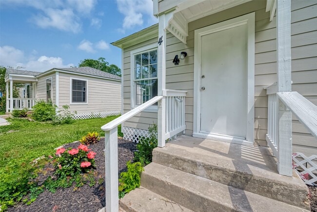 4 Jennische St in Baytown, TX - Building Photo - Building Photo