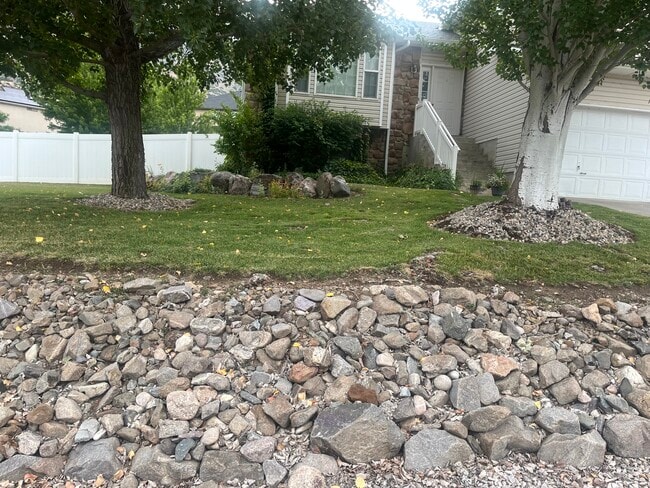 property at 7563 475 W
