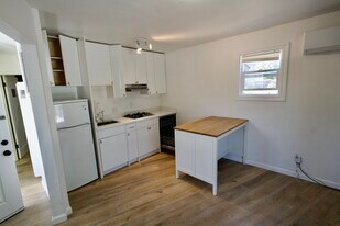 1352 Blake St, Unit Downstairs in Berkeley, CA - Building Photo