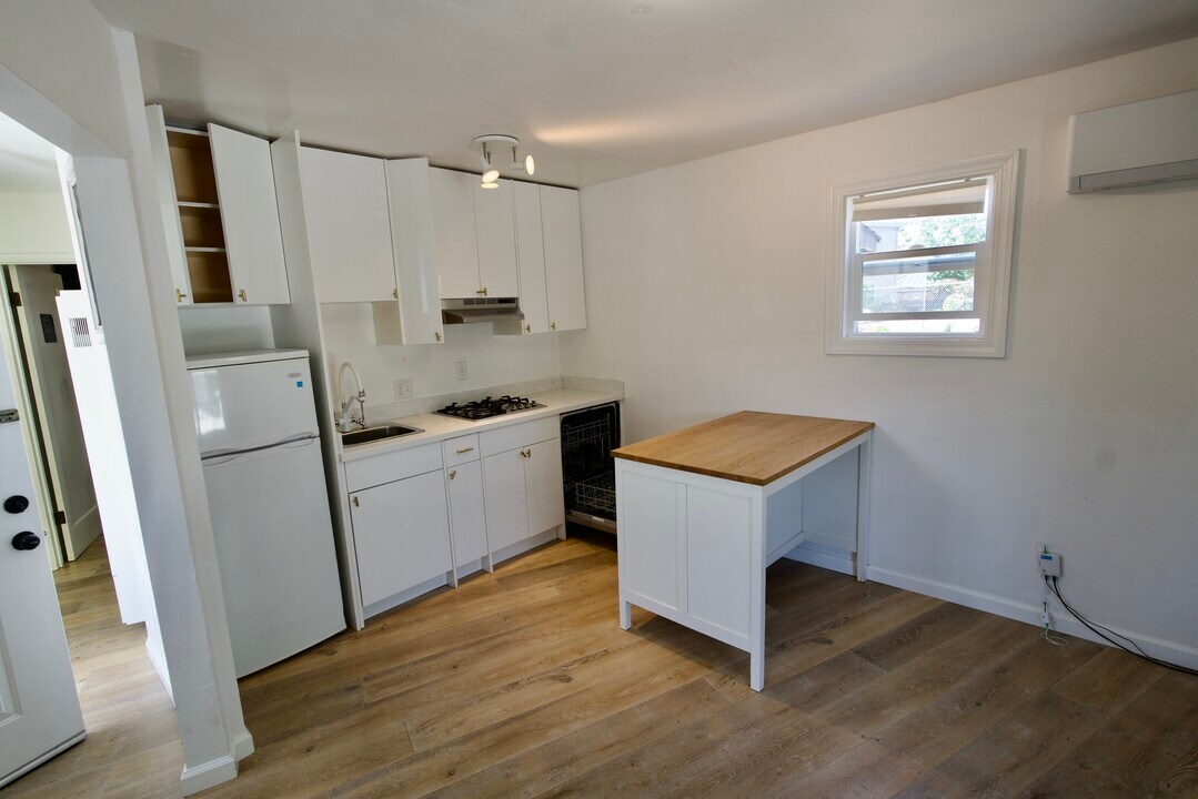 1352 Blake St, Unit Downstairs in Berkeley, CA - Building Photo