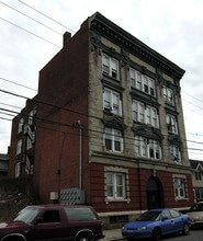 553 S Main St in Waterbury, CT - Foto de edificio - Building Photo