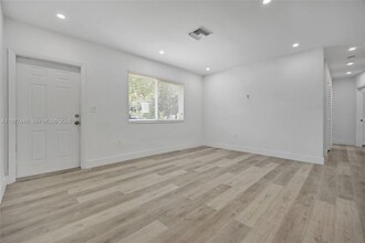 1401 NE 152nd St in North Miami Beach, FL - Building Photo - Building Photo