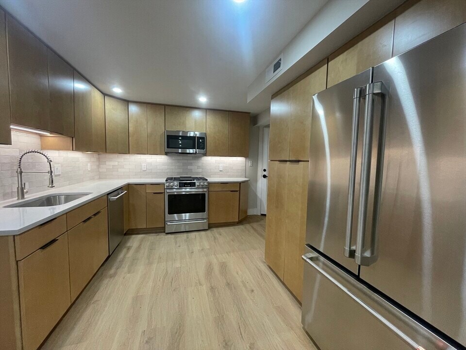 145 Sutherland Rd in Boston, MA - Building Photo