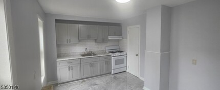 32 Dwight St in Jersey City, NJ - Building Photo - Building Photo