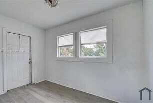 1030 18th St in West Palm Beach, FL - Building Photo