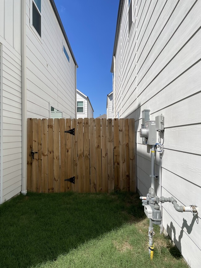 4418 Bora Bora Ln in Houston, TX - Building Photo - Building Photo