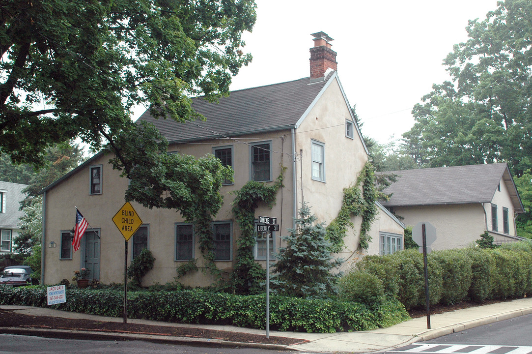 141 Liberty St in Newtown, PA - Building Photo