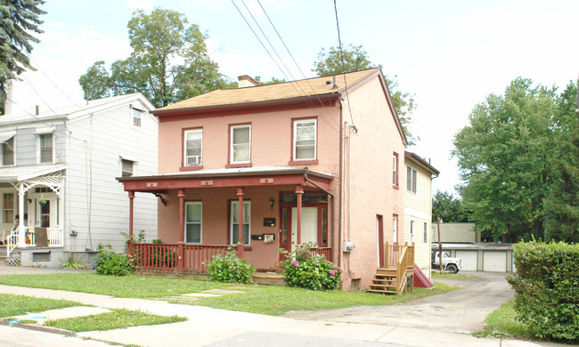 138 Montgomery St in Poughkeepsie, NY - Building Photo - Building Photo