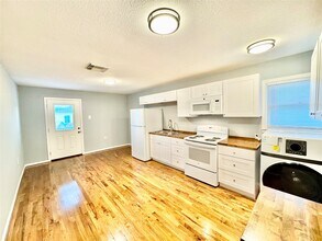 6203 Heards Ln in Galveston, TX - Building Photo - Building Photo