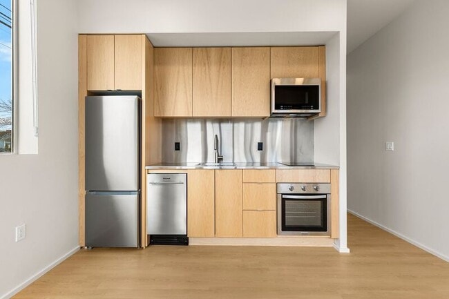 7480 N Delaware Ave in Portland, OR - Building Photo - Building Photo