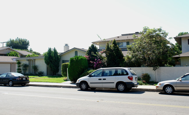 326 W Palmyra Ave in Orange, CA - Foto de edificio - Building Photo